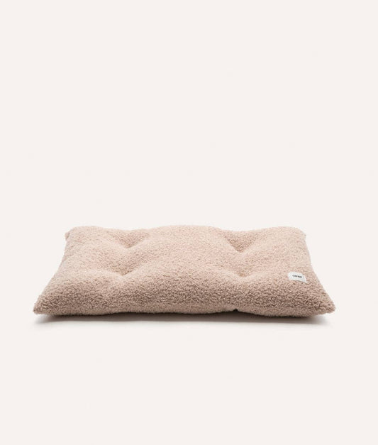 Coussin beige bouclette